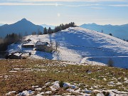 17 Salendo il pratone soprastante la cascina